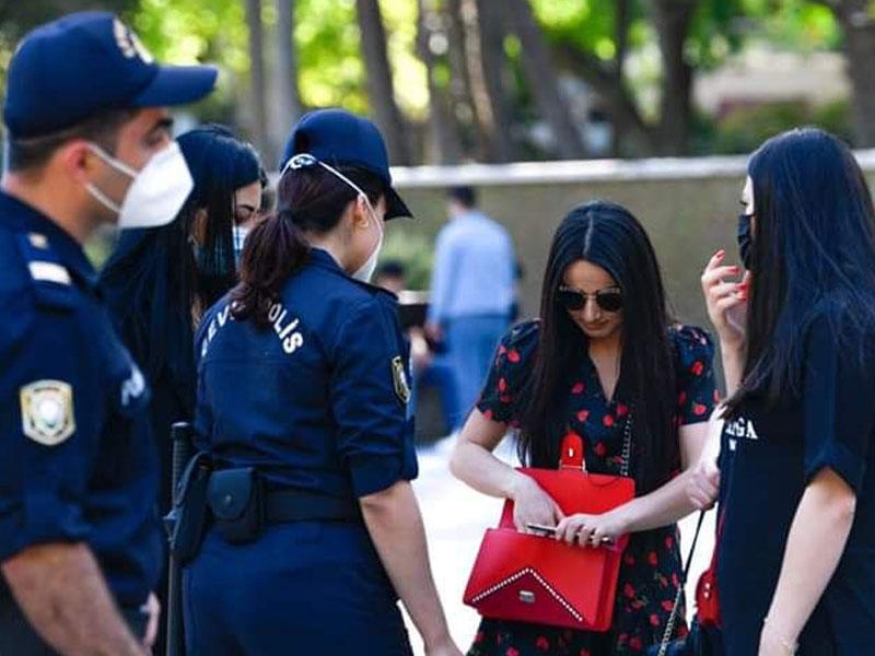 Bakı polisi paytaxtda maskadan istifadə etməyənlərlə bağlı reydlərə başladı - FOTO