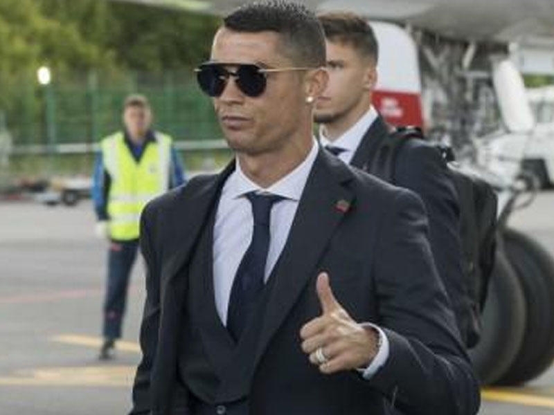 Ronaldo ilk milyarder futbolçu oldu