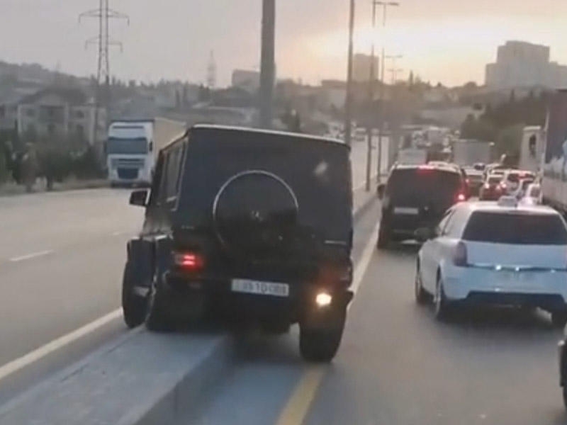 Bakıda “Gelandewagen”in sürücüsündən ağlasığmaz hərəkət: Tıxacda qalmamaq üçün...