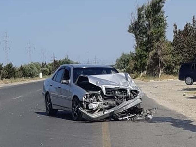Sumqayıtda ''Mercedes'' ''Hyundai''ya çırpıldı, 3 nəfər xəstəxanaya yerləşdirildi -  FOTO