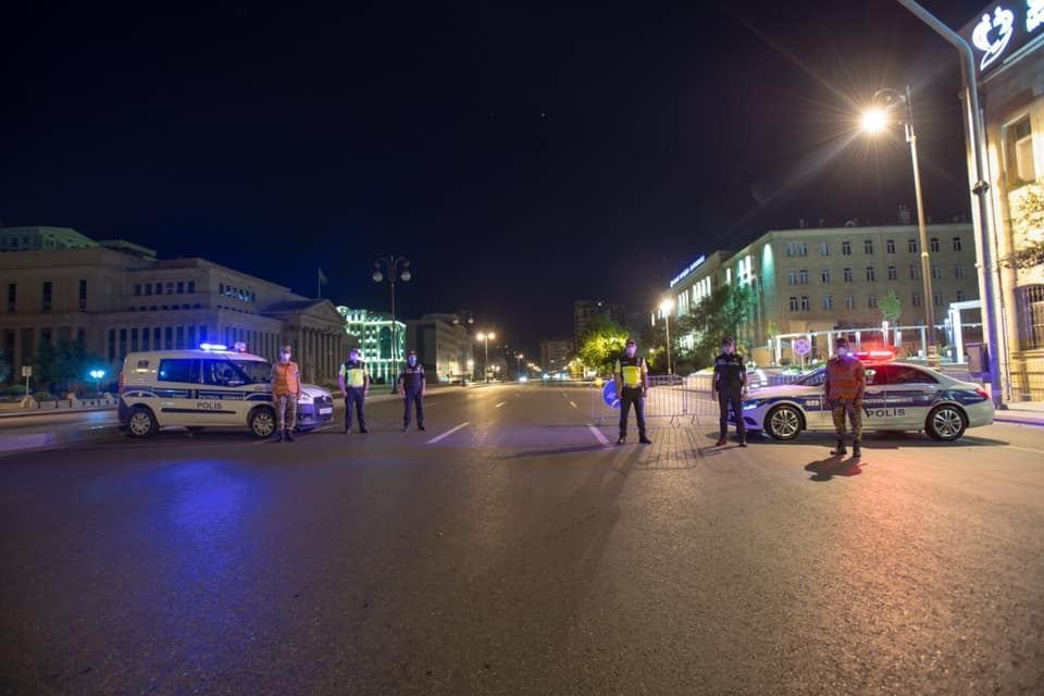 Bakıda sərtləşdirilmiş xüsusi karantin rejiminin ilk gecəsi - Postlar quruldu - FOTO