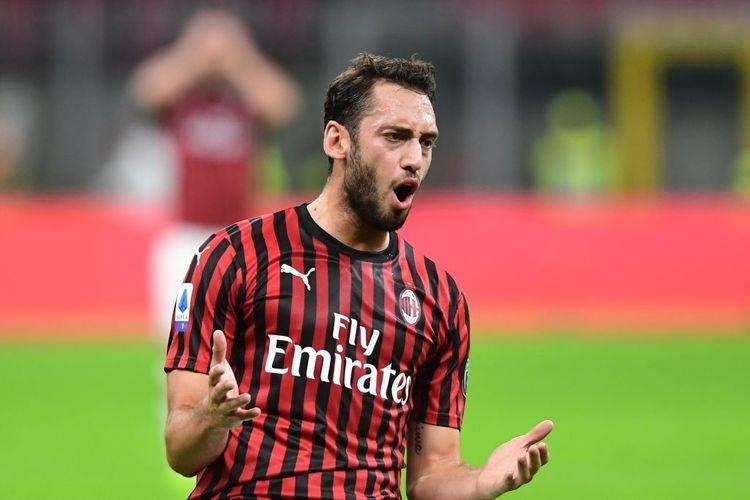 “Milan” Hakan Çalhanoğlunu 2024-cü ilədək saxlayacaq