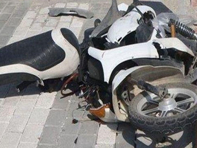 Bakıda 24 yaşlı oğlan ''Moped''i ağaca çırpıb,  ölən və xəsarət alan var