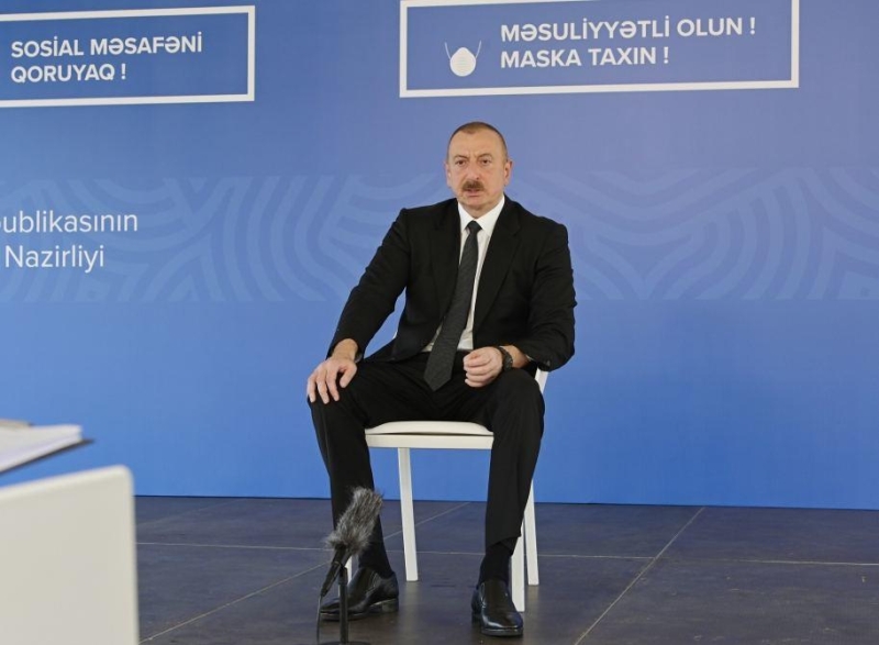 Prezident İlham Əliyev: Bu gün neftin qiymətinin düşməsinə sevinən bir Ermənistandır, bir də özünü müxalifət adlandıran antimilli şura