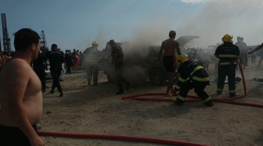 Bakıda çimərlikdə avtomobil yanıb -  FOTO