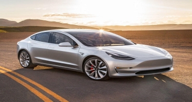 Elon Musk büdcəli Tesla elektromobili istehsal etməyi planlaşdırır
