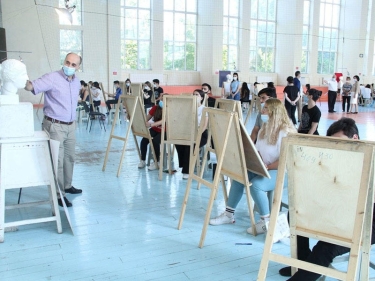 Bu seçən abituriyentlərin qabiliyyət imtahanı başlayıb - FOTO