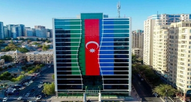Nazirliyin binasını Azərbaycan bayrağı bəzəyib