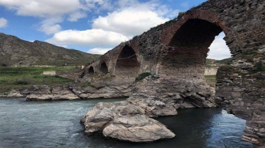 Xudafərin körpüsü üzərində Azərbaycan bayrağının qaldırılması tarixi ədalətin bərpasıdır - Tarixçi