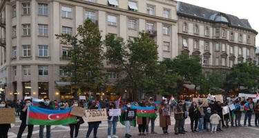 Budapeştdə Gəncə terroruna etiraz aksiyası keçirilib - FOTO