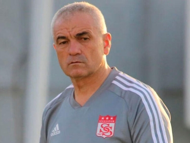 “Sivasspor”un baş məşqçisi koronavirusa yoluxdu