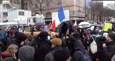 Fransada polis xalqa divan tutur - Etirazlar davam edir - FOTO