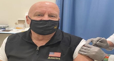 Amerikalı konqresmen “Pfizer” vaksini vurdurduqdan sonra koronavirusa yoluxub - FOTO