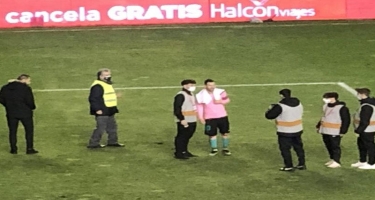 Messi oyundan sonra 20 dəqiqə meydanda qaldı