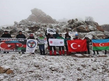 Türkiyəli alpinistlər Xocalı şəhidləri üçün Haça dağına qalxdılar