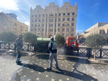 Bakı küçələri qardan sonra təmizlənir - FOTO