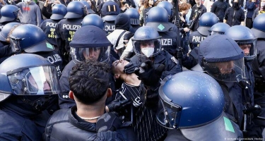 Almaniyada karantinə qarşı kütləvi aksiya: 12 polis yaralandı