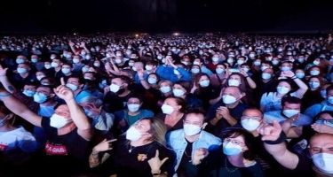 5000 nəfərlik konsert təşkil edib koronavirusun yayılma riskini yoxladılar - VİDEO