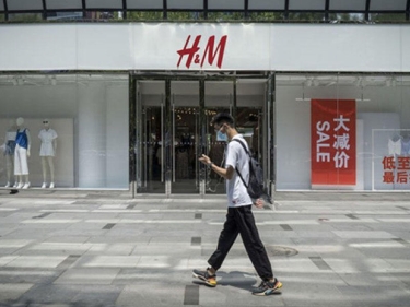 “H&M” şirkətinin Apple və Baidu Maps-də mağazalarının ünvanı silinib