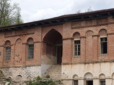 Şuşadakı tarixi abidələrin qarşısına löhvələr quraşdırılır - FOTO