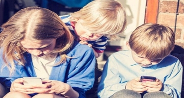 İtaliyada uşaqların mobil telefonlardan istifadəsi məhdudlaşa bilər