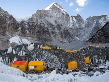 Koronavirus dünyanın ən yüksək zirvəsinə “ayaq açıb“ - 17 alpinist yoluxub