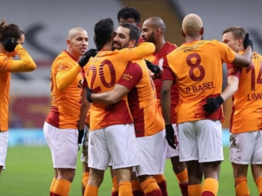 “Qalatasaray” 6 futbolçusu ilə vidalaşdı