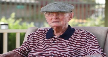 Avstraliyanın ən yaşlı adamı: Mütəmadi olaraq toyuq beyni yemişəm