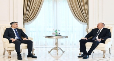 Prezident İlham Əliyev “Signify” şirkətinin baş icraçı direktorunu və digər nümayəndələrini qəbul edib