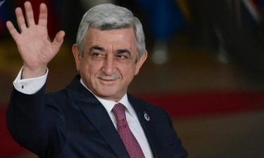 Sarqsyan seçicilərin səslərini rüşvətlə almağa çalışır