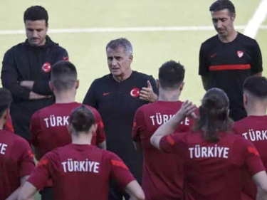 Türkiyəli futbolçular Bakıda dalaşdı