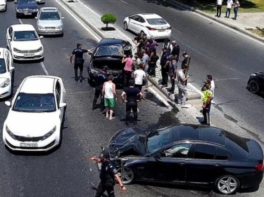 Mətbuat prospektindəki qəza tıxaca səbəb oldu - FOTO