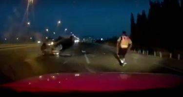 DYP əməkdaşları sürücünü yanan maşının içərisindən çıxardı - VİDEO