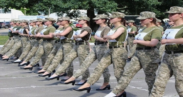 Əsgər qızlar hərbi paradda dikdaban ayaqqabı geyinəcək - FOTO