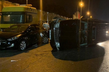 Bakıda Jeep 4 avtomobilə çırpılaraq aşıb - FOTO