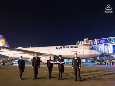 “Lufthansa” aviaşirkəti Bakıya uçuşlarını bərpa etdi - FOTO