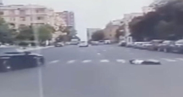 Yol polisi moped sürücüsünü vurdu - VİDEO