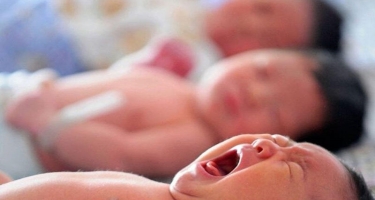 Çində bir ailədə üç uşaq doğulmasına icazə verilib