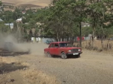 Cəlilabadın Kürdlər kəndinin yolu bərbad vəziyyətdədir - VİDEO