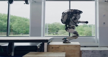 İnsana bənzər Atlas robotu parkur hərəkətlərini öyrənib - VİDEO