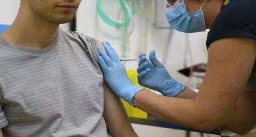 İsraildə üçüncü doza vaksinin vurulma yaşı 12-yə endirildi