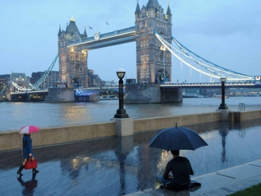 Londonun simvollarından olan Tauer körpüsünü su basıb