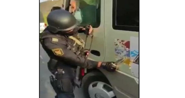 Azərbaycan polisi erməni sürücüyə görün nə etdi - VİDEO
