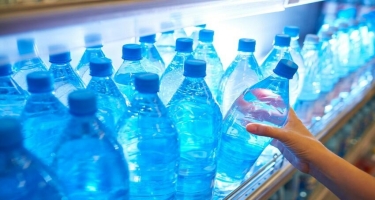 Çində 1,5 litr qazlı su içən gənc ölüb