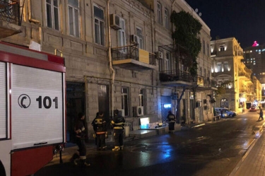 Bakıda yanğın baş verib - FOTO