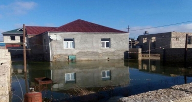 Sabunçu və Xırdalanda su basmış evlər təmizlənir - VİDEO