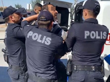 Qəza törədib hadisə yerindən qaçan sürücü: Mən polis rəisiyəm, rəhbərini çağır - VİDEO