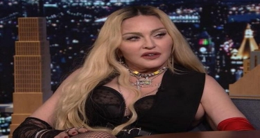 63 yaşlı Madonna efirdə alt paltarını nümayiş etdirdi - FOTO