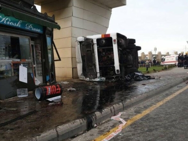 Bakıda qəzaya düşən avtobusun İÇİNDƏN DƏHŞƏTLİ GÖRÜNTÜLƏR - FOTOlar