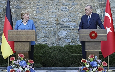 “Merkel heç vaxt məsuliyyət götürməkdən çəkinməyib”